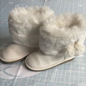 Gymboree White Faux Fur Boots